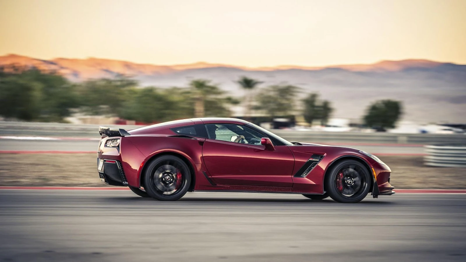 Chevrolet Corvette Z06 - tăng tốc từ 0 - 96 km/h trong 2.95secs