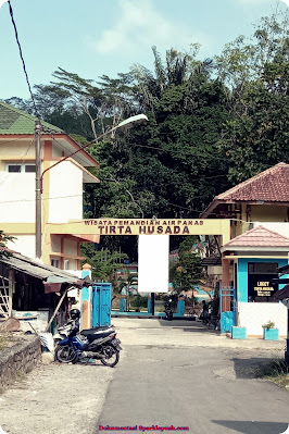 Gerbang Tempat Wisata Pemandian Air Panas Tirta Husada