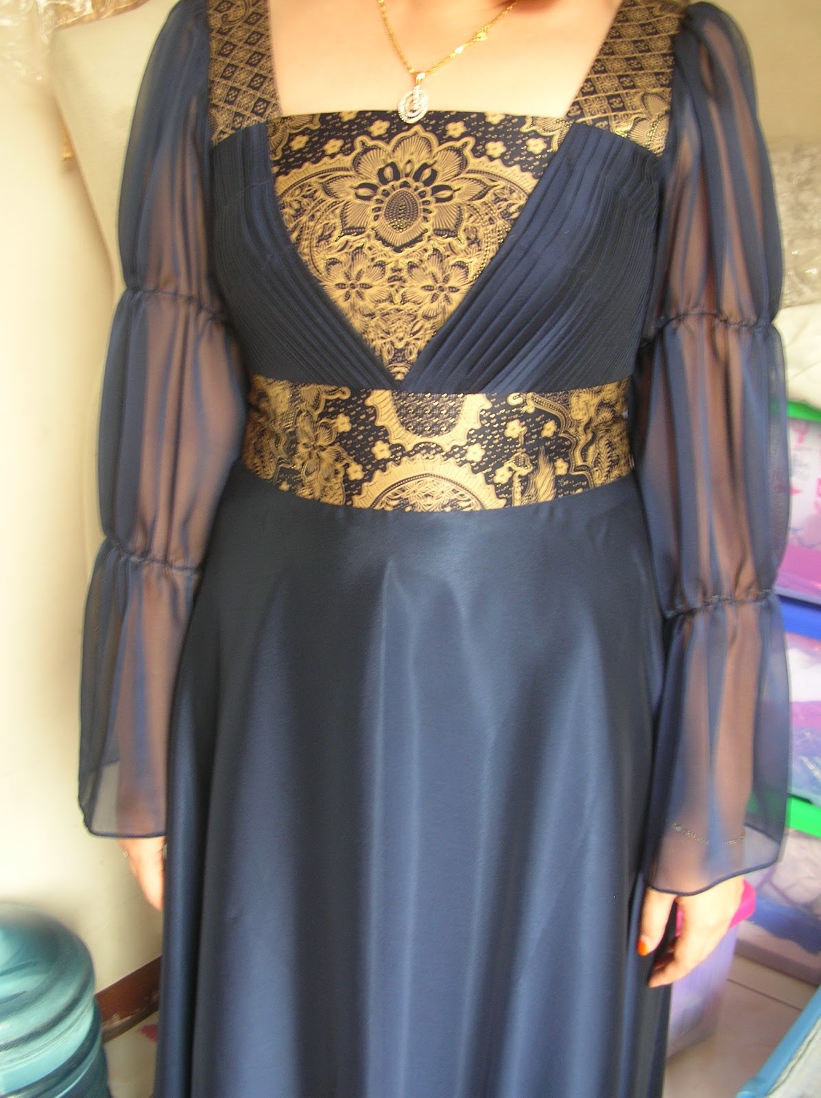 Desainer Model Gaun Pesta Batik Blue Navy Elegant Desainer Model Gaun Pesta Batik Blue Navy Elegant