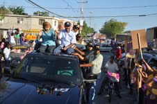 JOSE MONTAS ENCABEZA CARAVANA EN OCHO BARRIOS DE MADRE VIEJA NORTE Y SUR