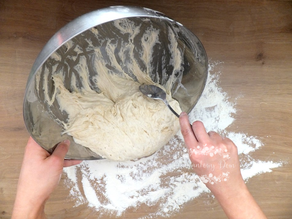 Przygotowanie ciasta na chleb