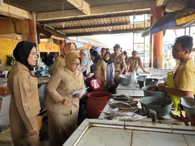 Bupati Gunungkidul bersama Tim Pengendali Inflasi Daerah (TPID) DIY Melakukan Pantauan Harga Bahan Pokok Di Pasar Argosari