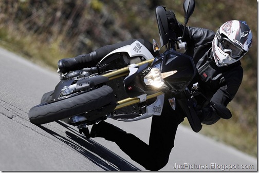 2011_Aprilia_Dorsoduro_1200_10