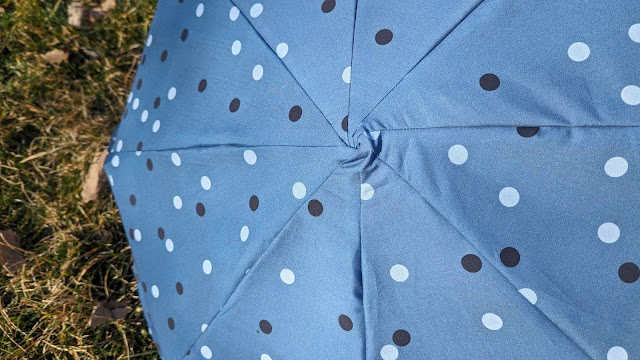 Recovering an umbrella with new fabric