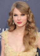 Various Hair Styles Taylor Swift Curly hair looks (various hair styles taylor swift curly hair looks)
