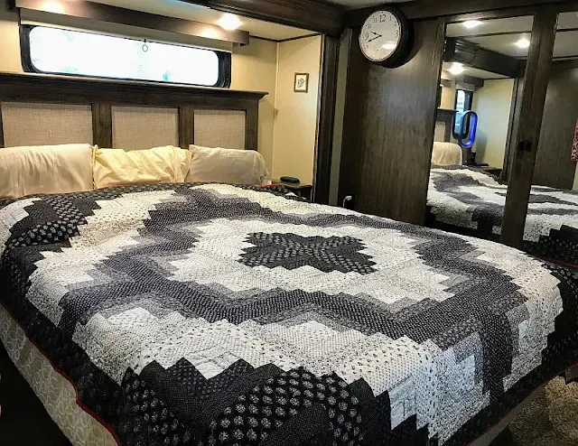 black and white log cabin quilt