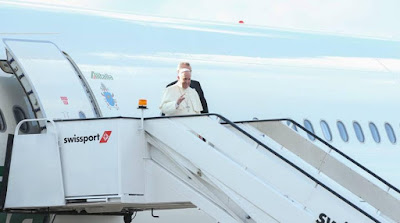 pic pope francis arrives in Kenya