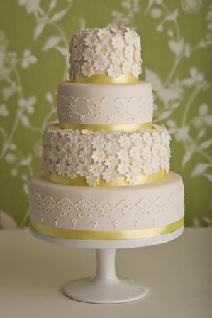 daisycovered wedding cake