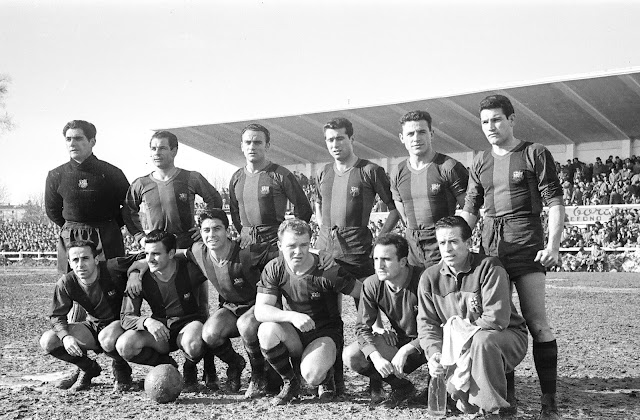 C. F. BARCELONA. Temporada 1955-56. Ramallets, Seguer, Biosca, Graqcia, Bosch, Segarra. Flotats, Villaverde, Sampedro, Kubala, Mandi, Ángel Mur (masajista). DEPORTIVO ALAVÉS 1 C. F. BARCELONA 3 Martes 28/02/1956, 16:30 horas (partido aplazado por la nieve). Campeonato de Liga de 1ª División, jornada 22. Vitoria, Álava, estadio de Mendizorroza. GOLES: ⚽0-1: 21’, Mandi. ⚽1-1: 32’, Echeandia. ⚽1-2: 35’, Villaverde. ⚽1-3: 80’, Villaverde.