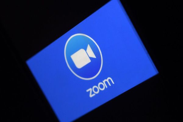 منصة Zoom تضاعف أرباحها أربع مرات بسبب جائحة فيروس كورونا