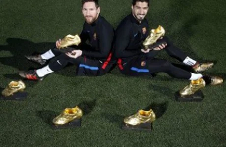 Barcelona Pamerkan Koleksi Sepatu Emas Messi dan Suarez