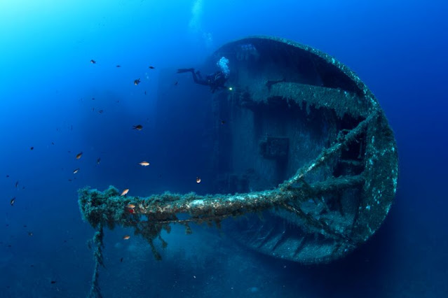 Η πλώρη του ναυαγίου ΕΞΠΡΕΣ ΣΑΜΙΝΑ