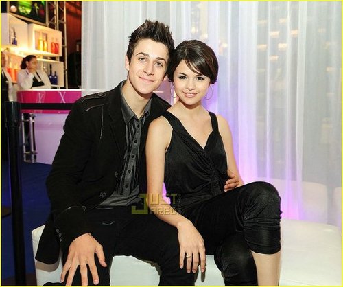David Henrie and Selena Gomez in Wizards of Waverly Place