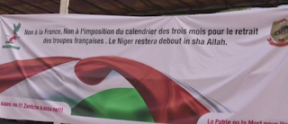 Thousands in Niger celebrate the departure of the French ambassador from the country