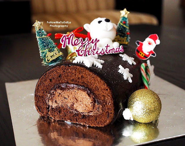 BEST Christmas Bear Log Cake By EatCakeToday.Com