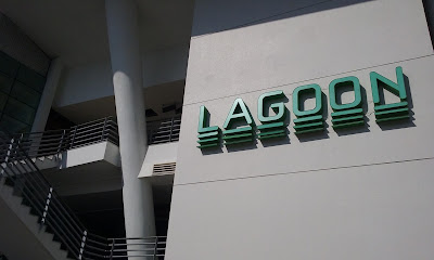 Fachada com a logo do Lagoon