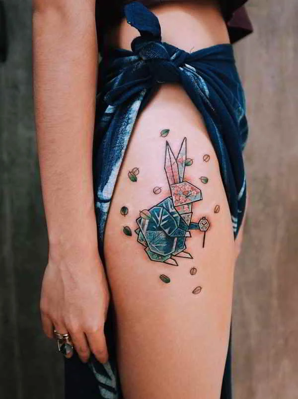 tatuaje de conejito en el muslo
