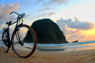 Pantai Pulau Merah Banyuwangi