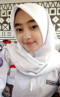 Siswi SMA Cantik Berjilbab