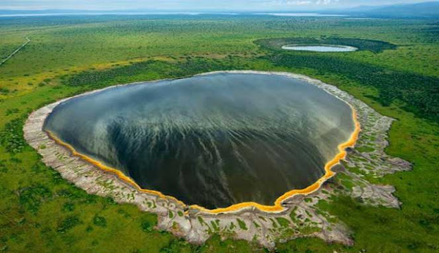Danau kawah yaitu danau yang terbentuk di kawah atau kaldera vulkanik 10 DANAU KAWAH TERINDAH DI DUNIA