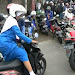 Ngakak!!... Emosi Ditilang, Pengendara Motor Banting-banting Motornya