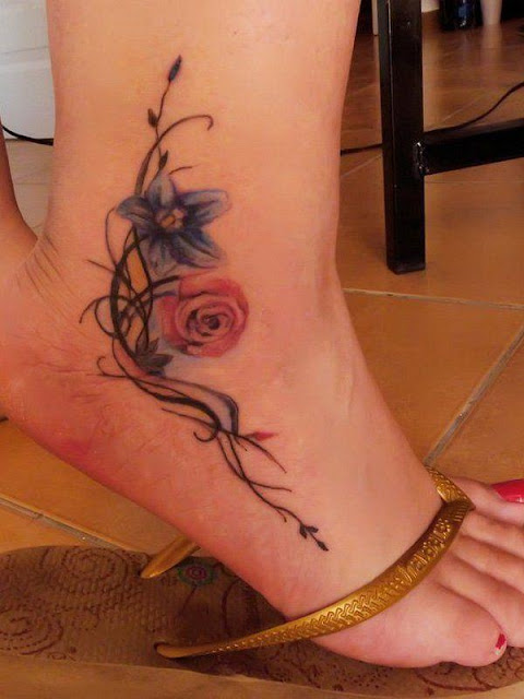 Mini tatuagens femininas para os tornozelos 