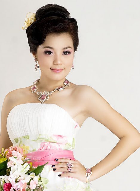 Phway Phway Myanmar Wedding Fashion