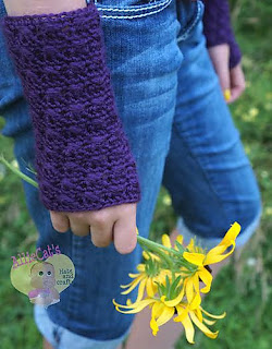 Bonnie Bell Wrist Warmers by Two Brothers Blankets