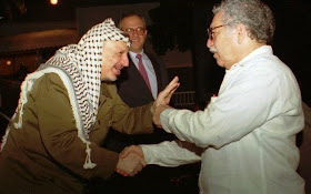 Gabriel García Márquez encontra o líder palestino Yasser Arafat