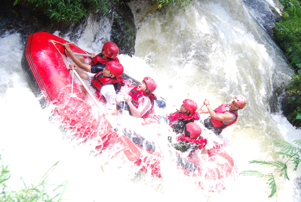 Situ Cileunca Tempat wisata rafting dan outbound