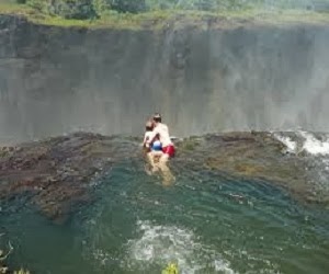 Berenang dikolam iblis