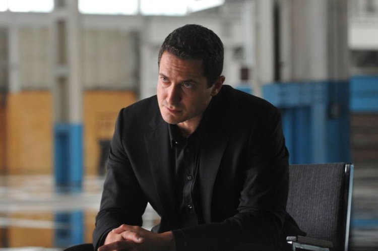 On TV tonight Genevieve Buechner in Girl Fight Sasha Roiz in Warehouse 13 