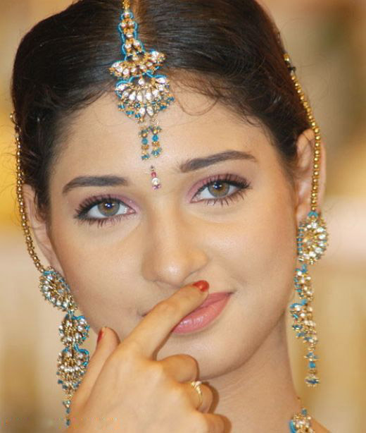 South India Cute Actress Tamanna Hot Photos