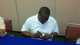 Pedro Guerrero Signing Autographs