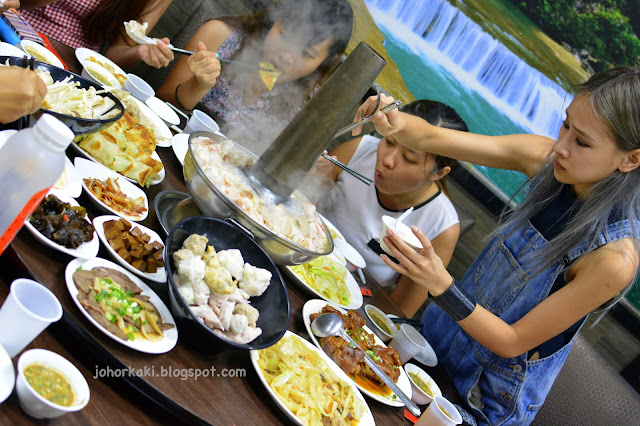 Famous-Food-Kaohsiung-Liu's-Traditional-Juancun-Food-劉家酸菜白肉火鍋