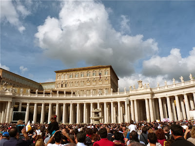 Paus Franciscus op Sint-Pietersplein Rome - 03-11-2013