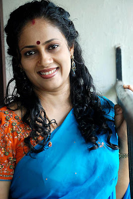Lakshmi Ramakrishnan South Old Mallu Aunty Latest PicsPhotos sexy stills