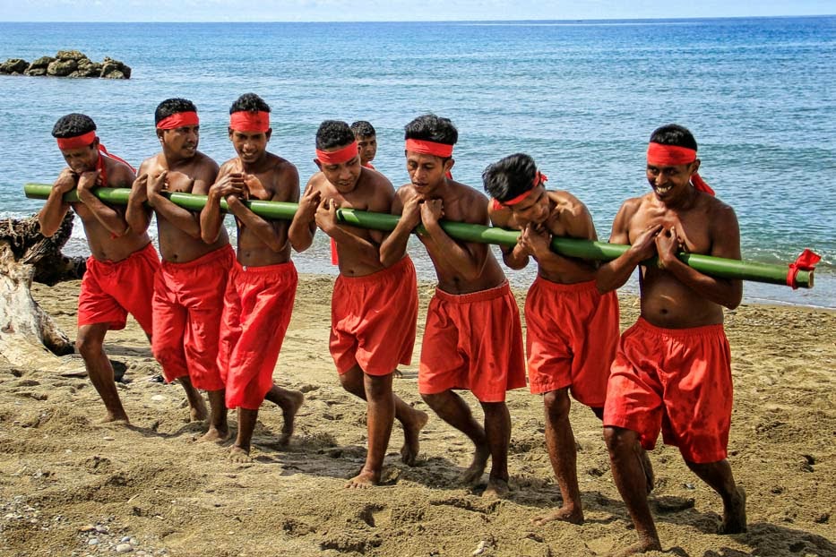 Bambu Gila Permaianan Tradisional Masyrakat Ambon