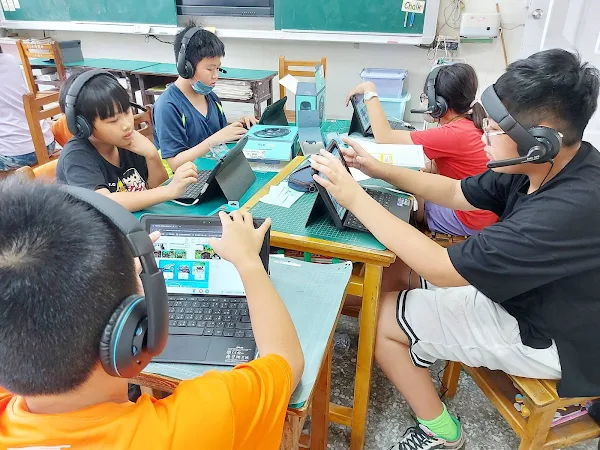 ▲學校高年級共有15位小朋友參加教育部雙語數位學伴計畫。（福德國小提供）