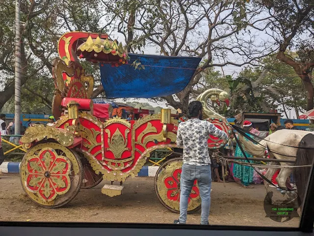 Horse Carriages offering rides around the Kolkata Maidan