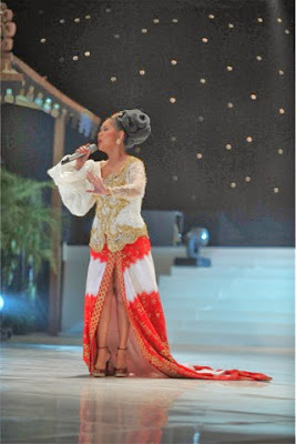 Model Kebaya Anne Avantie