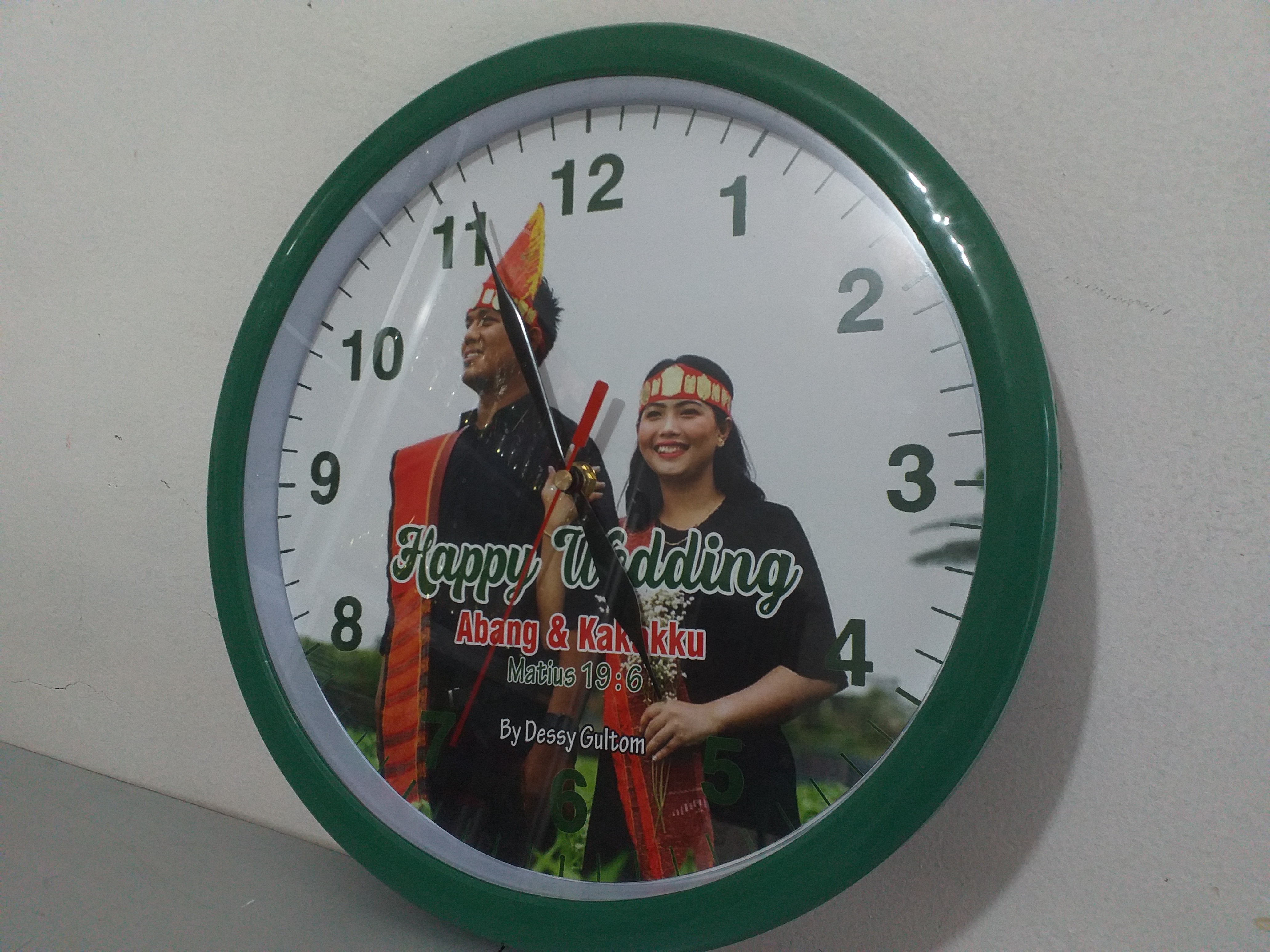 Jam dinding costum