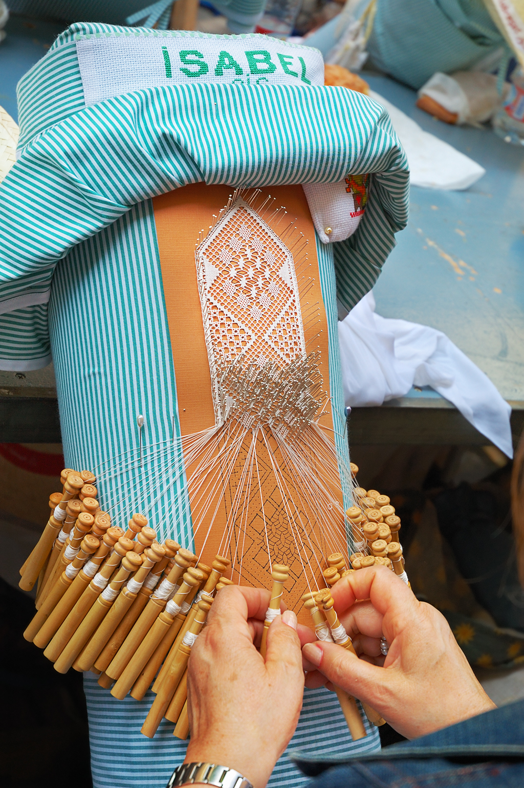 Bobbin Lace or Pillow Lace work - Encaje de Bolillos