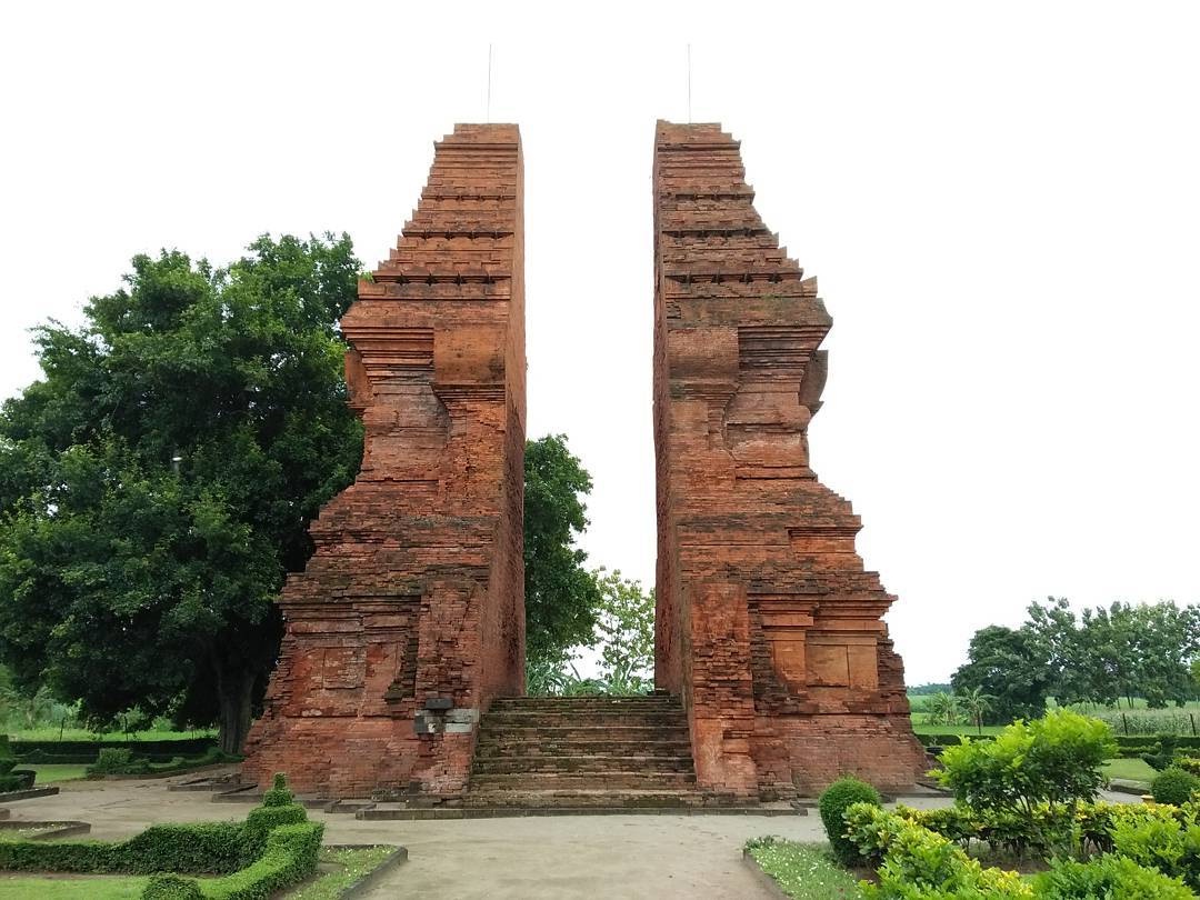 Gapura Wringin Lawang Candi Peninggalan Kerajaan 