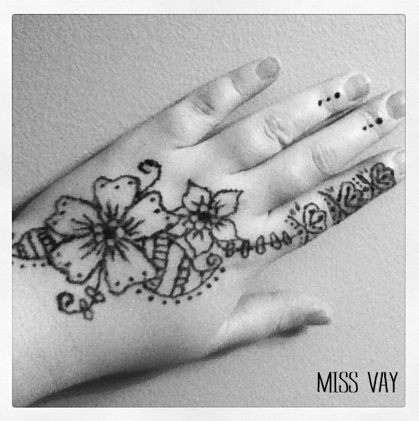 Faire Son Propre Tatouage Au Henné Miss Vay Blogue