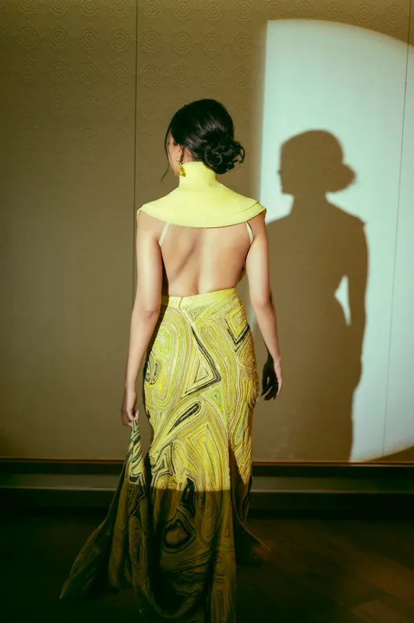 Tejasswi Prakash backless hot tv actress