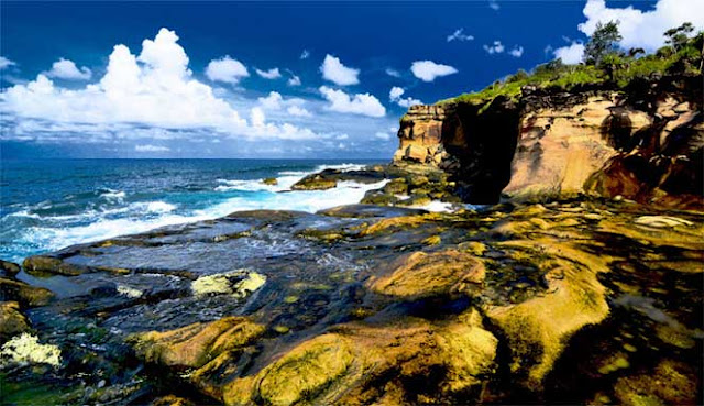 PANTAI TROPIS TERINDAH  DI PULAU NATUNA