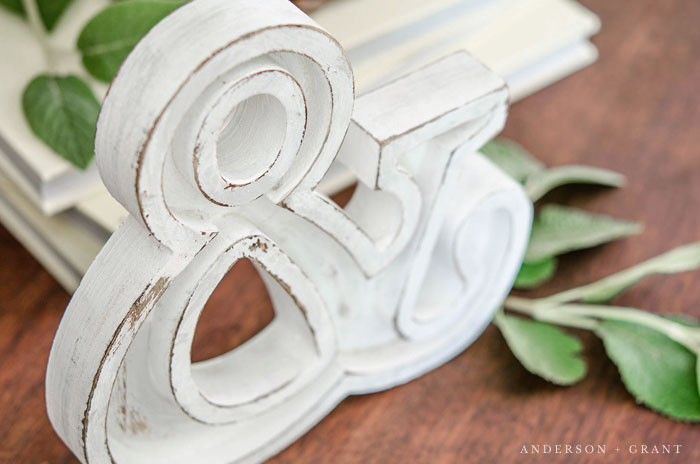 An MDF ampersand from Michael's Craft Store gets a farmhouse chic makeover. #DIY #farmhouse #farmhousedecor #farmhousediy #andersonandgrant