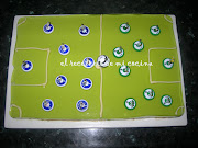 . fue el cumpleaños de mi sobrino, y le hice una tarta de campo de futbol.