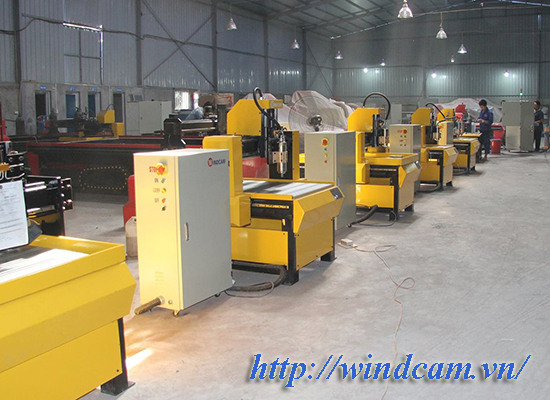 Giá máy khắc gỗ CNC mini được sản xuất tại Việt Nam 2